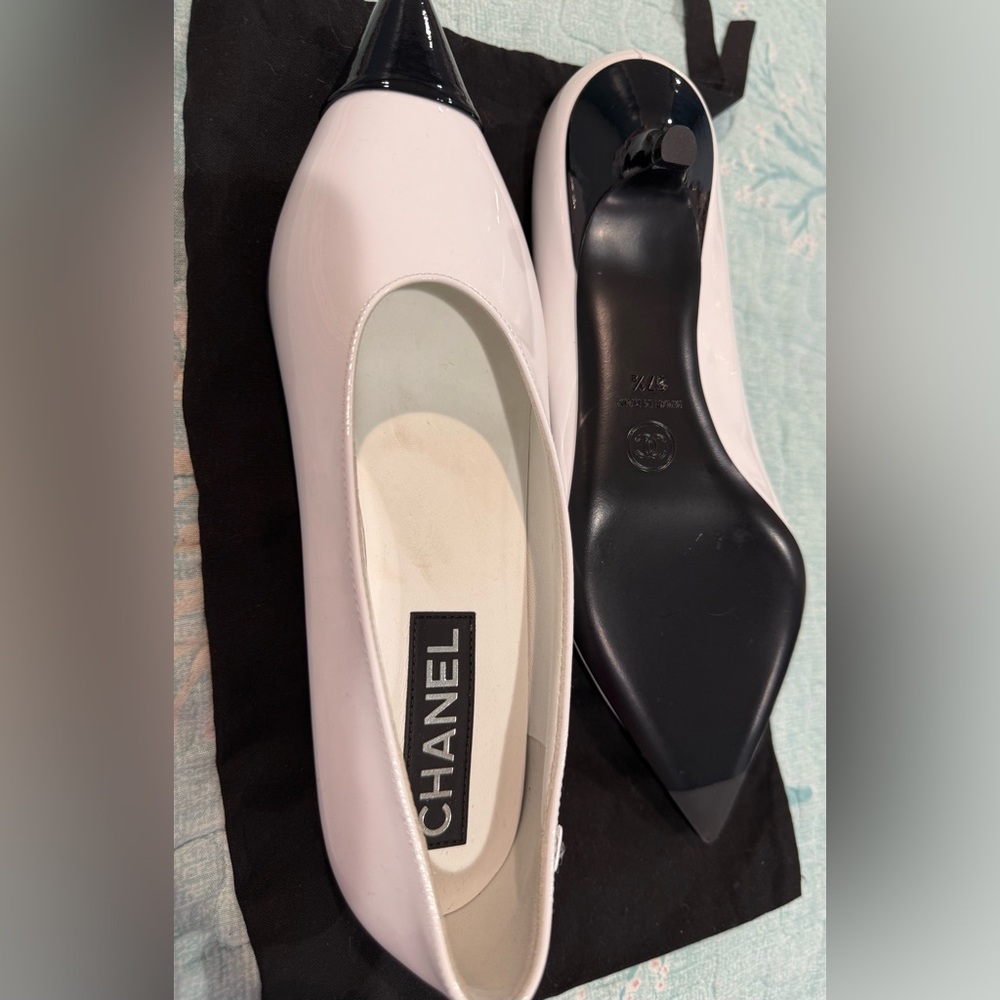 New CHANEL Black and White Patent Calfskin Heels 37.5 - Picture 9 of 16